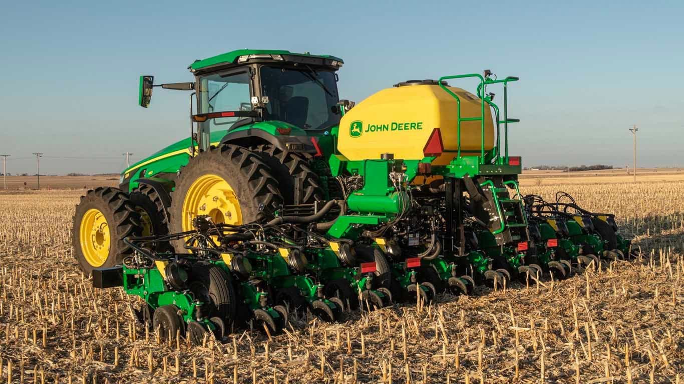 TC planter bar with ExactEmerge™ row units in a field.