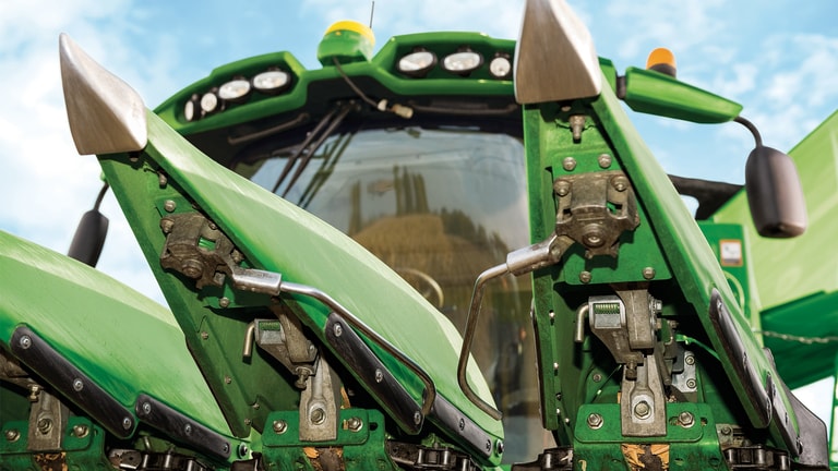 AutoTrac™ RowSense™ (Available on Combines, Sprayers and Tractors)