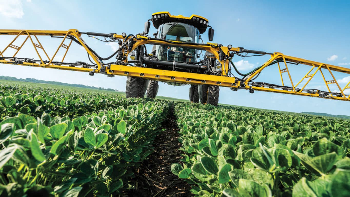 Field image of STS12 Hagie Self-Propelled Sprayer