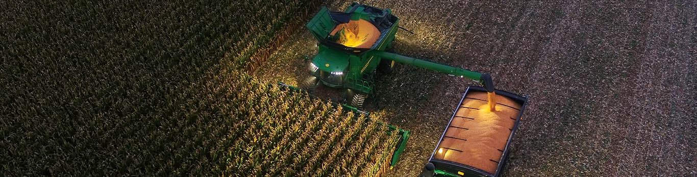 Combine Harvesting Corn using Machine Sync with a grain cart