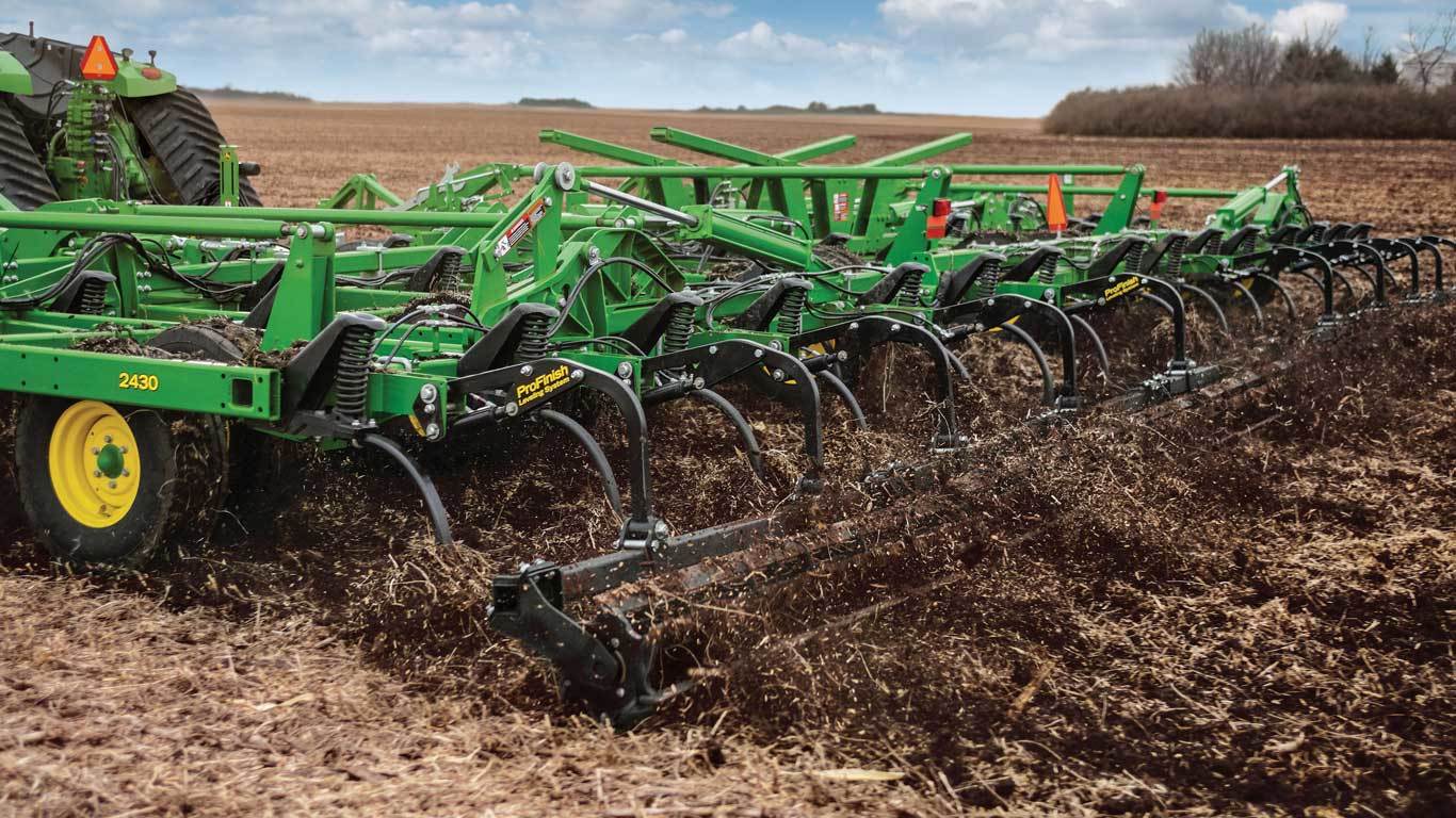 Field image of 2430 Chisel Plow