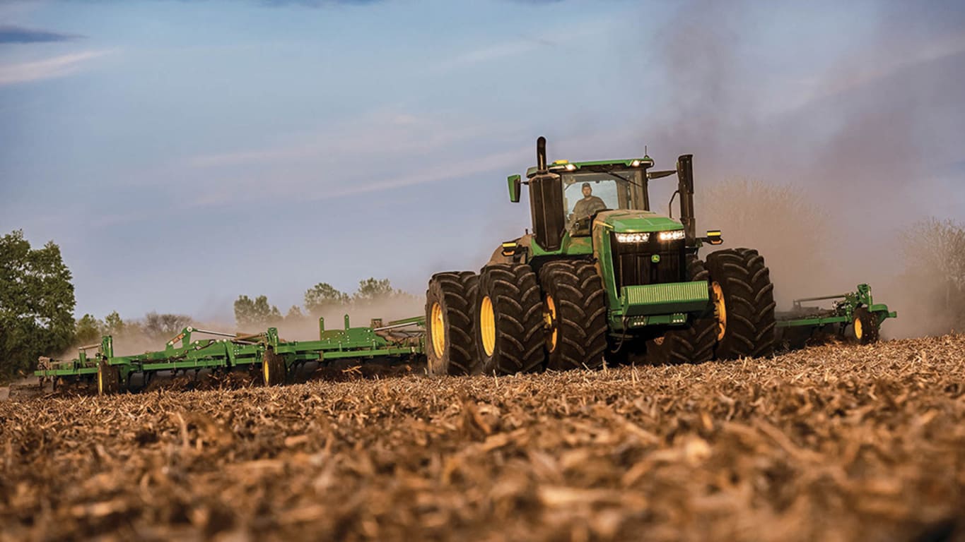 Field image of a 9R 490 tractor