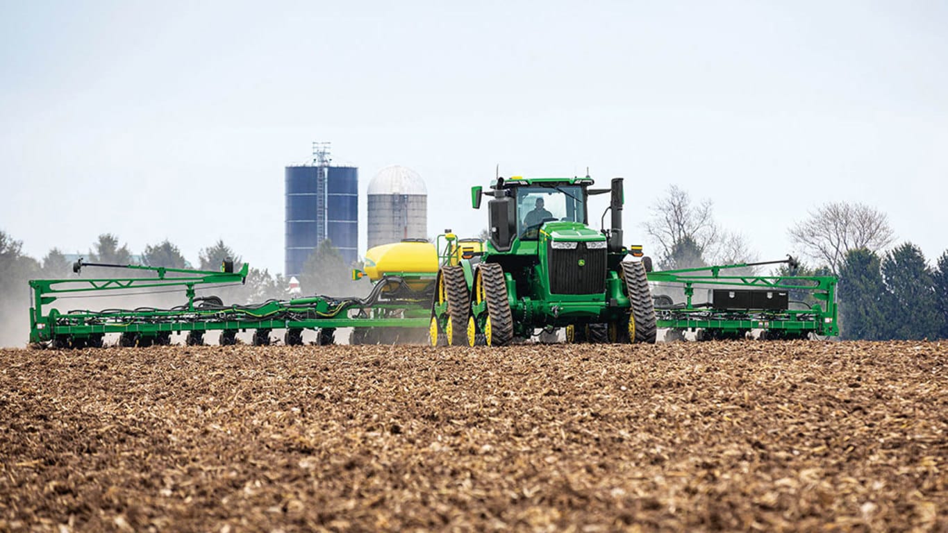 Field image of a 9RX 490 tractor