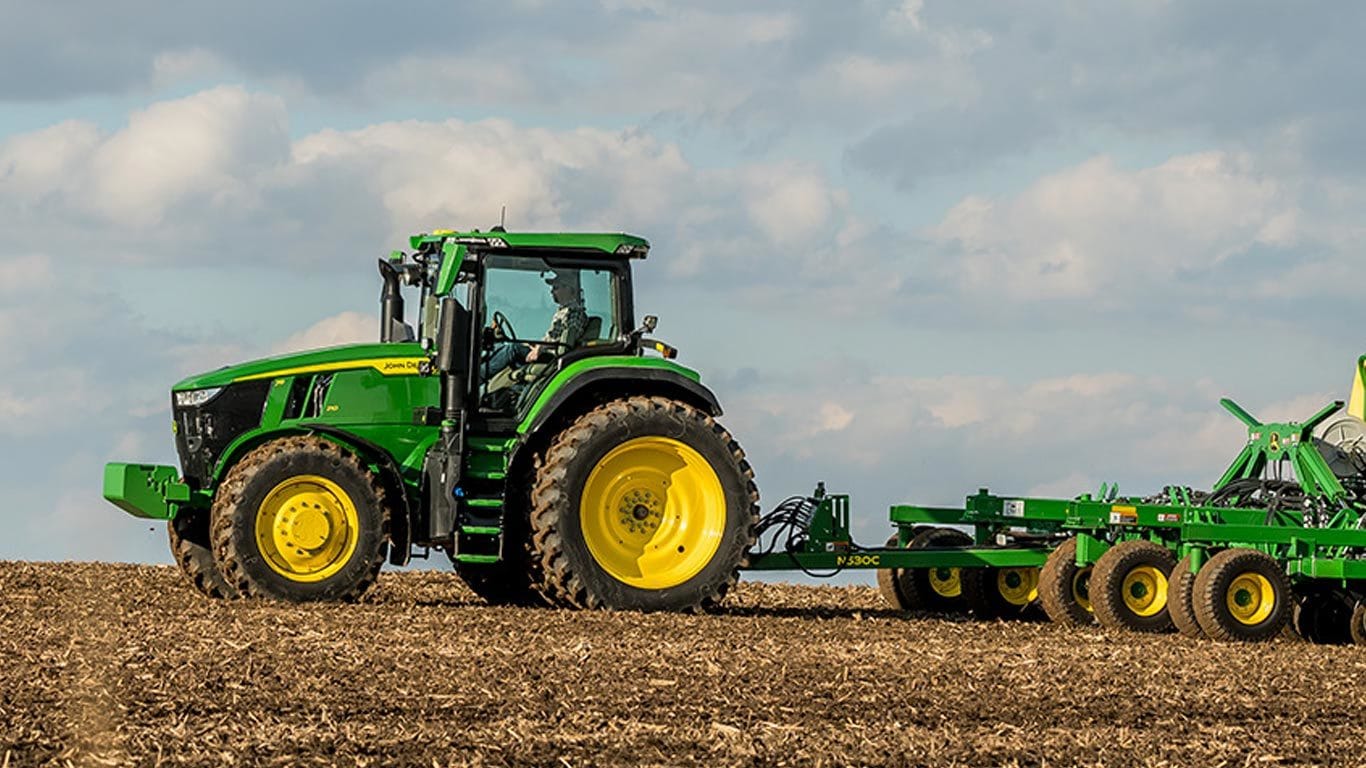 Field image of 7R 230 Row Crop Tractor