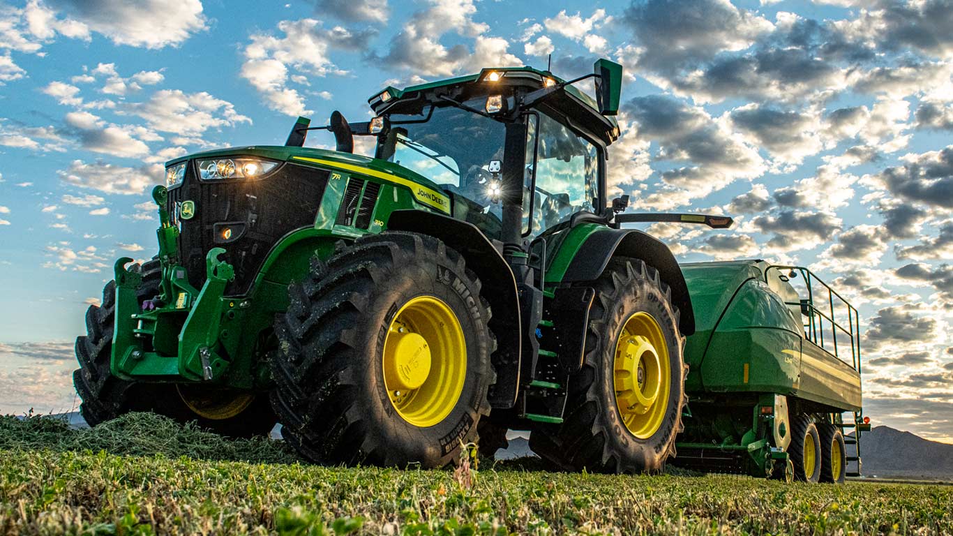 7r tractor pulling baler