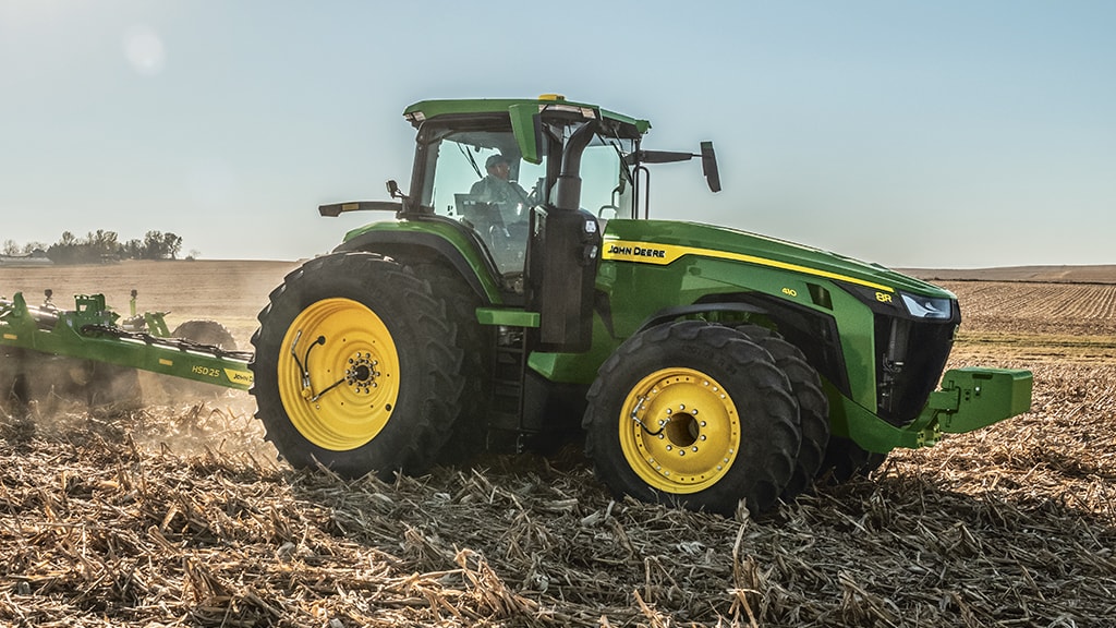 John Deere 8R 410 pulling a HSD25 High Speed Disk in a field 