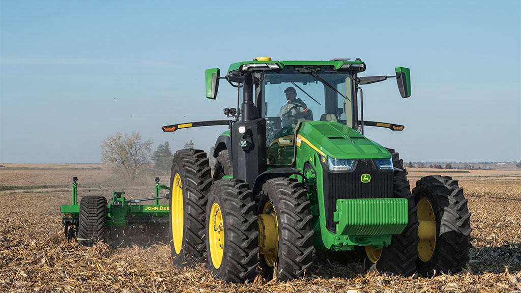 John Deere 8R 410 pulling a HSD25 High Speed Disk in a field.