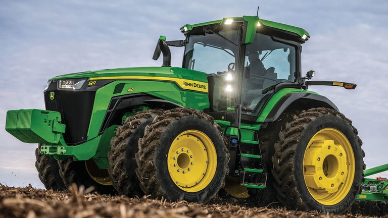 Field image of 8R 410 4WD Tractor