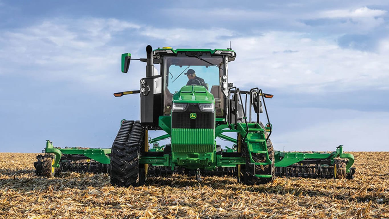 Field image of 8RT 370 4WD Track Tractor