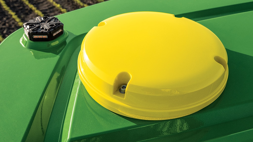 Close up view of StarFire 7500 Receiver on tractor hood. Close up view of StarFire 7500 Receiver on tractor hood.