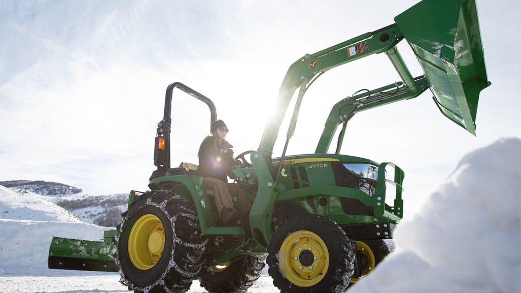 image of a 3032E tractor