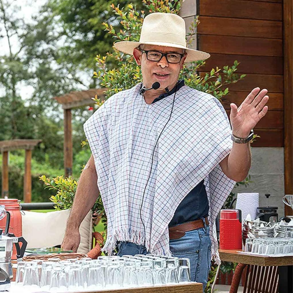 Francisco Restrepo presenting his coffee