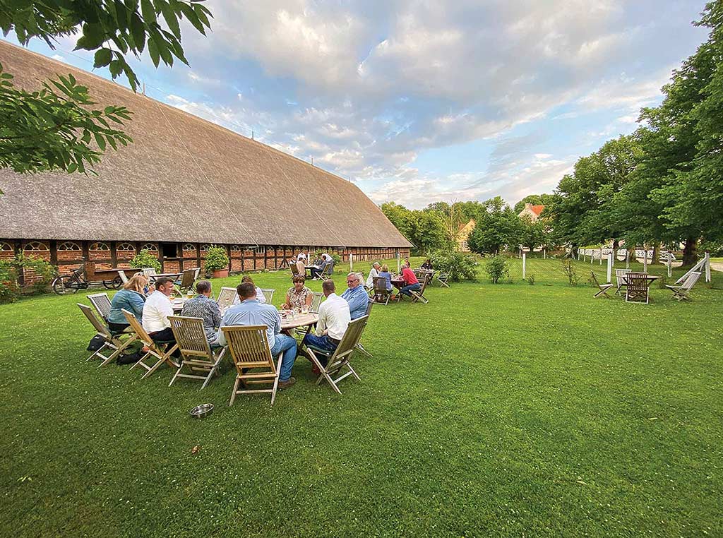 people dining outside KubHaus