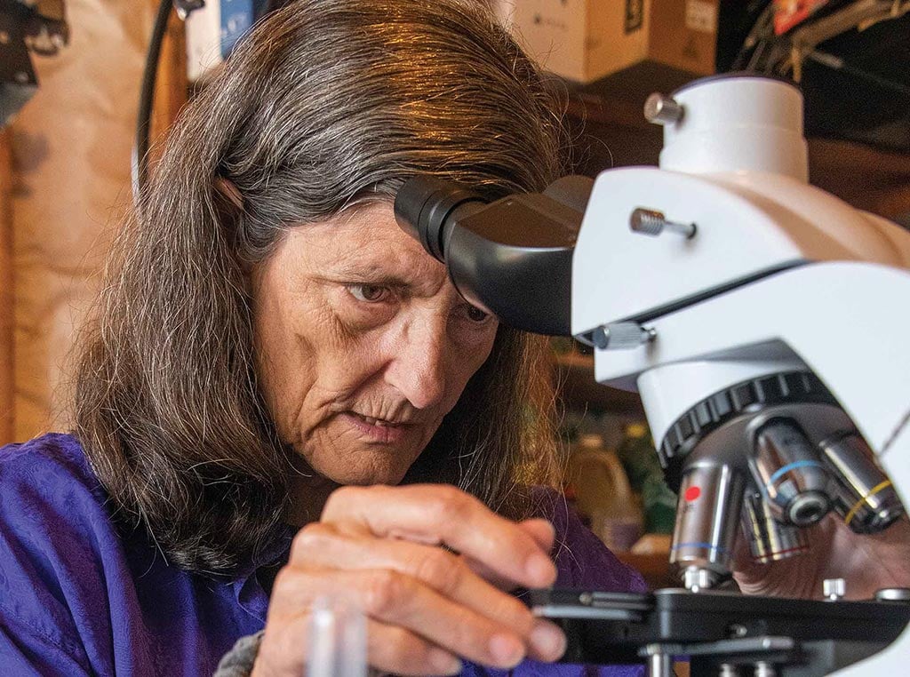 woman using microscope