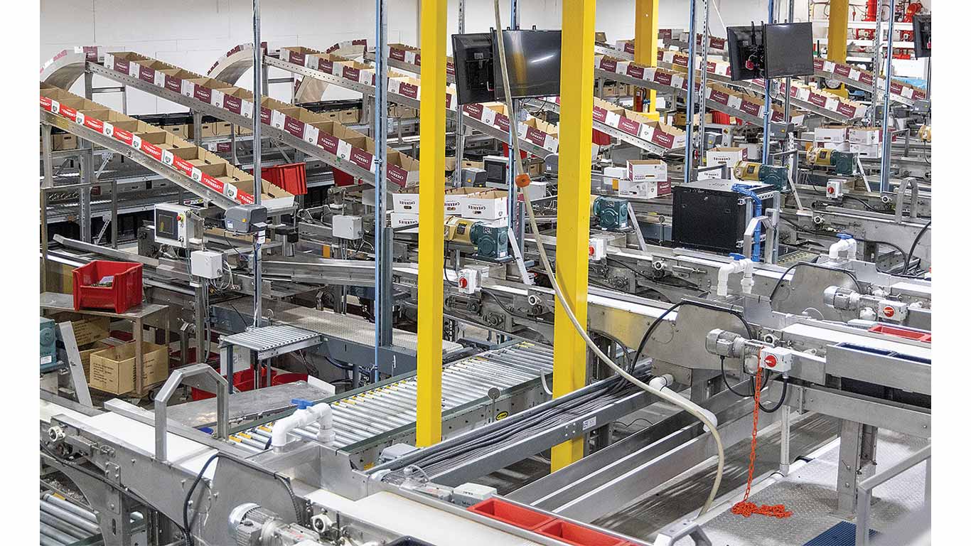 Automated conveyor lines sort boxes inside a distribution and fulfillment center.