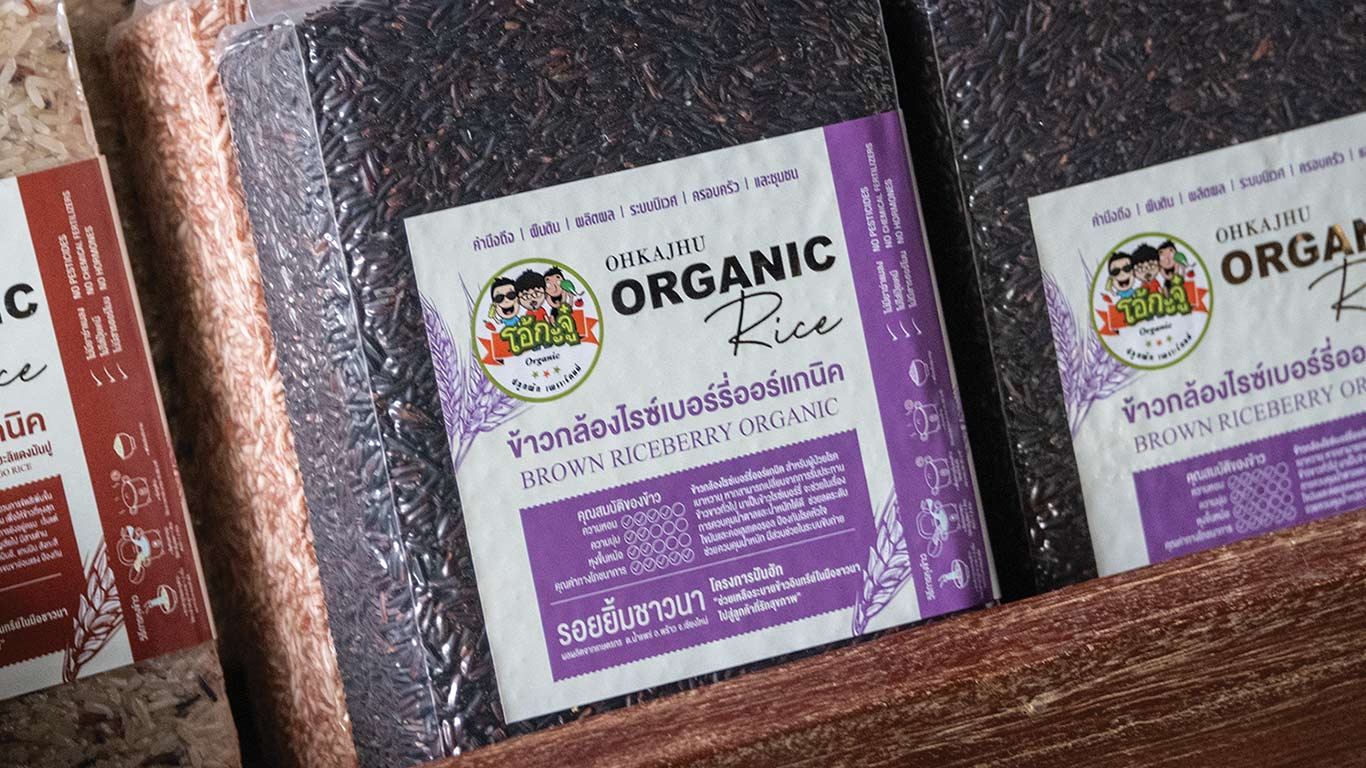 Package of Ohkajhu Organic Brown Rice with purple and white label in Thai and English.