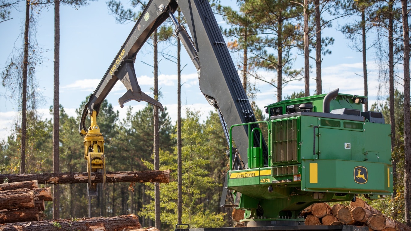 Small image of John Deere 437E Knuckleboom Loader in the woods